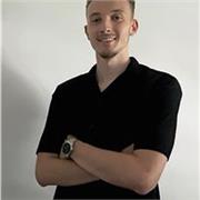 Geduldig, empathisch und kumpelhaft. Ich behandle die Schüler nicht wie ein “Lehrer”, sondern unterrichte auf Augenhöhe